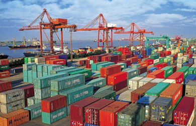 散貨船海運其對貨品適應(yīng)能力強等優(yōu)點，使它變成進出口貿(mào)易中關(guān)鍵的運輸工具