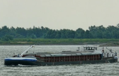 干貨船的分類在所裝貨物及船舶結(jié)構(gòu)、設(shè)備都有什么不同