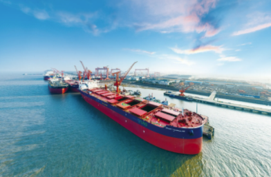 散貨船與集裝箱各有什么特點(diǎn)？