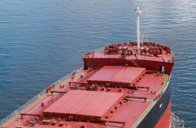 在選擇散裝貨船運輸時，我們應(yīng)該注意哪些問題呢？