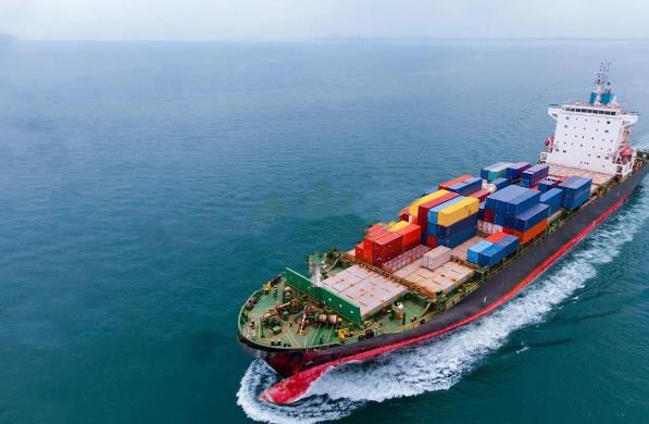 散貨船海運在全球貿易中發(fā)揮著重要作用