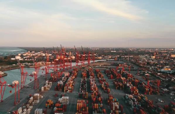 干散貨船是世界貿(mào)易運輸中不可或缺的一種船舶類型