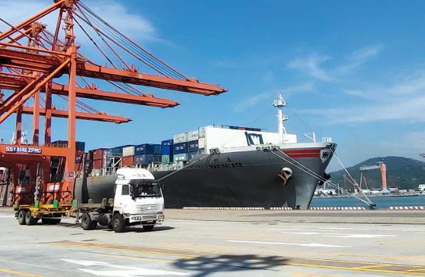 德國散雜船的存在和發(fā)展對德國經(jīng)濟和全球貿(mào)易產(chǎn)生了深遠的影響