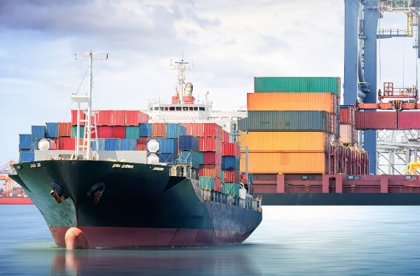 隨著上海經(jīng)濟的發(fā)展和國際貿(mào)易的繁榮，散雜船運輸?shù)男枨髮⒉粩嘣鲩L