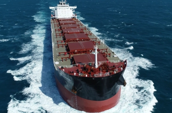 散貨船運輸?shù)奶攸c、優(yōu)勢及其在全球貿(mào)易中的重要作用有哪些？