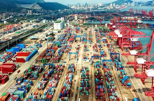 散貨船海運(yùn)公司是海上的物流巨頭，在全球經(jīng)濟(jì)發(fā)展中扮演著重要角色