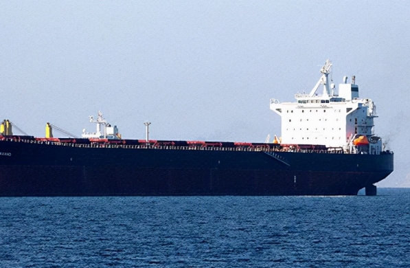 散貨船夠在海洋物流中占據(jù)重要地位，首先得益于其獨(dú)特的運(yùn)載方式