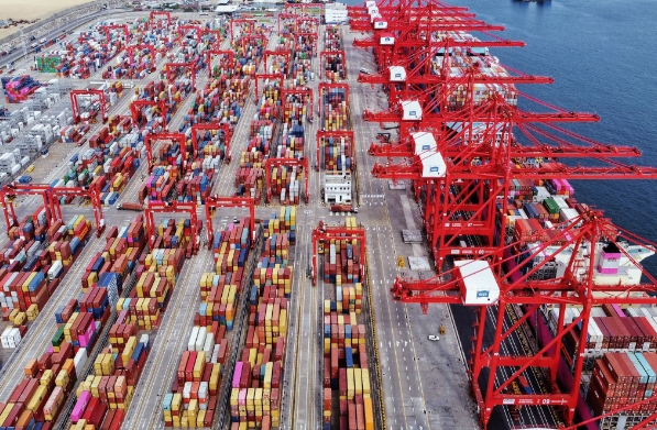 散貨船運(yùn)是連接世界貿(mào)易的重要紐帶，正改變著毛里求斯的經(jīng)濟(jì)面貌