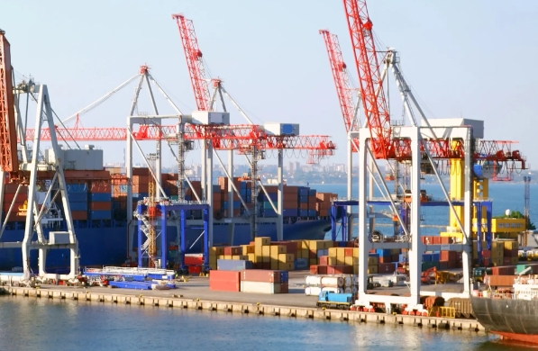 散貨船貨代運(yùn)輸作為國際貿(mào)易重要組成部分，承載著大宗商品運(yùn)輸重任