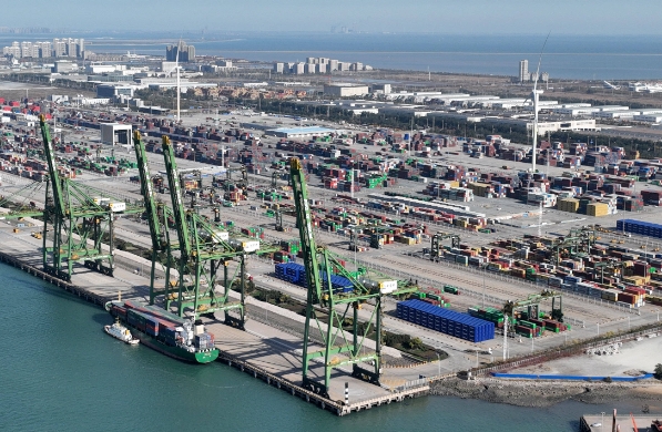 通過不斷的發(fā)展，散貨船海運(yùn)行業(yè)將繼續(xù)為全球貿(mào)易的繁榮做出貢獻(xiàn)