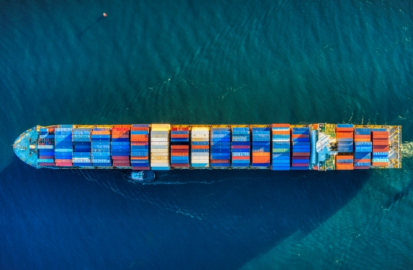 散貨船作為一種重要的運輸工具，承載著無數(shù)大宗貨物的流通與交換