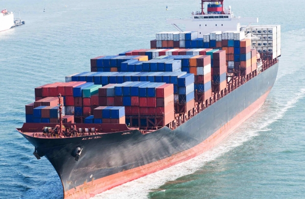 上海散雜船作為物流動脈中的靈活巨擘，承載著貨物與經(jīng)濟的流通