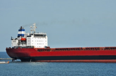 散貨船運輸?shù)亩嘣绞?，不僅是對傳統(tǒng)運輸模式的繼承與發(fā)展